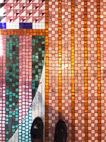 Mosaico de azulejos colorido - Azulejos Casadecor 2019 - Alto Nivel Reforma